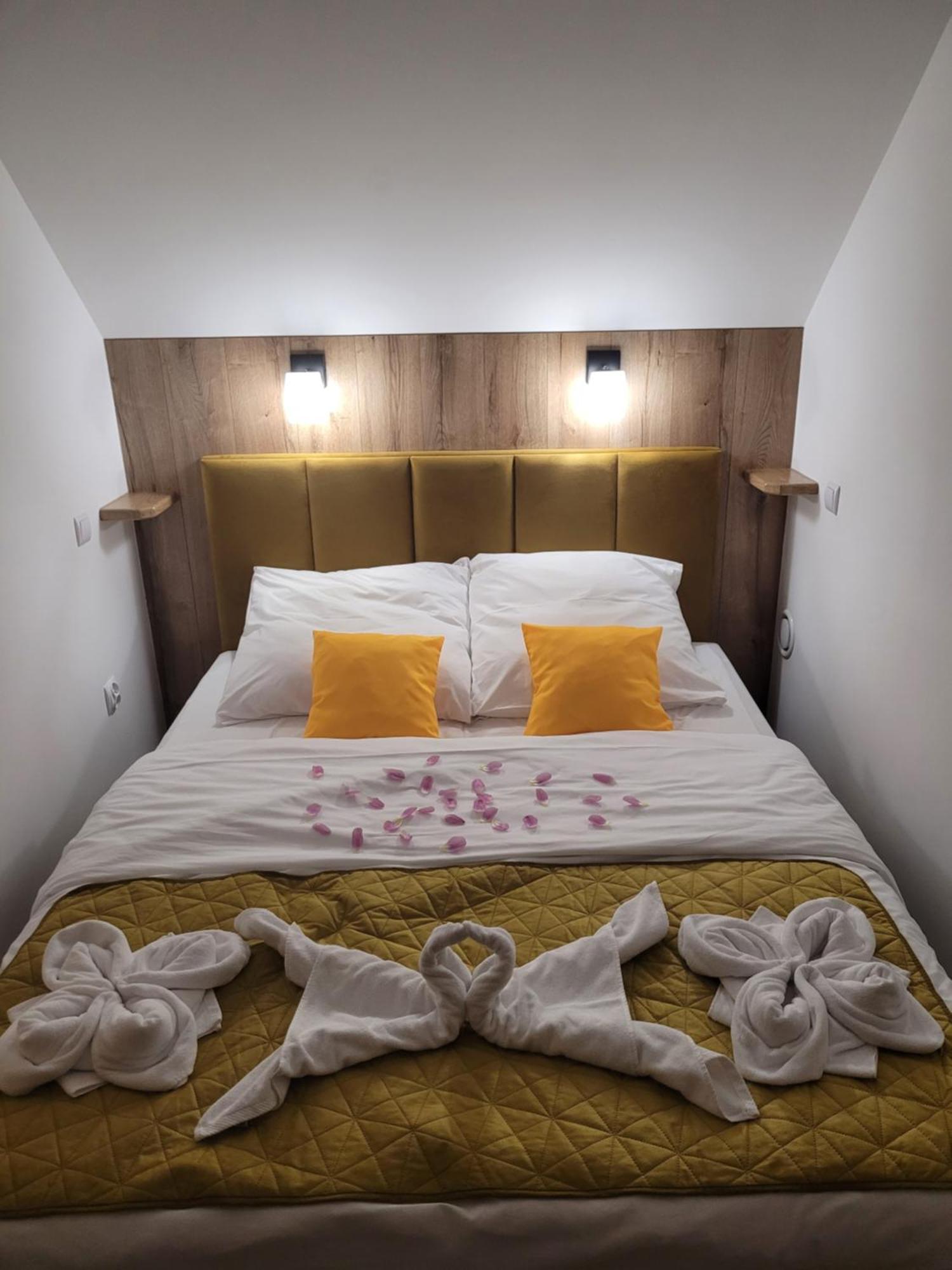 Urocza Kryjowka Ze Spa Lesko Bagian luar foto